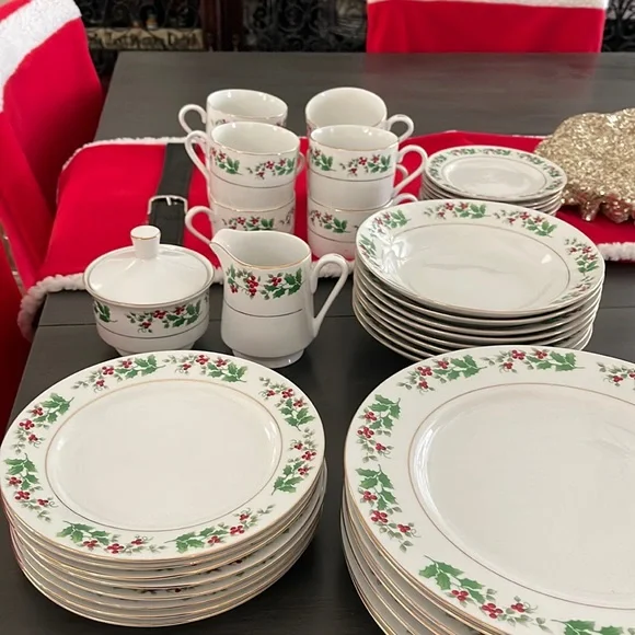 Dinner Plates Gibson Festive Holly Dinnerware Gibson Dining Gibson